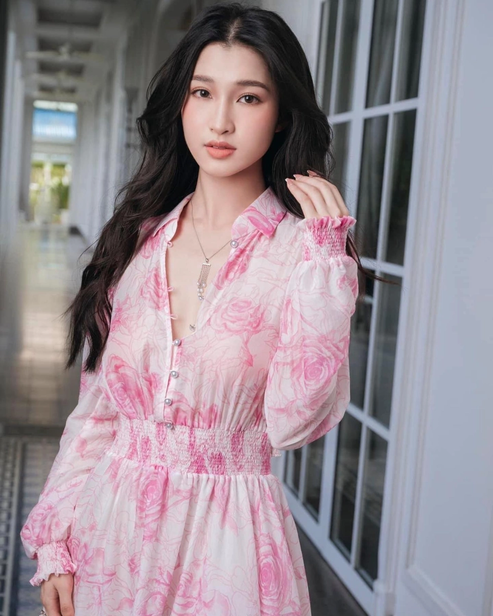 Ảnh gái xinh học sinh trong tà áo dài trắng tinh khôi
