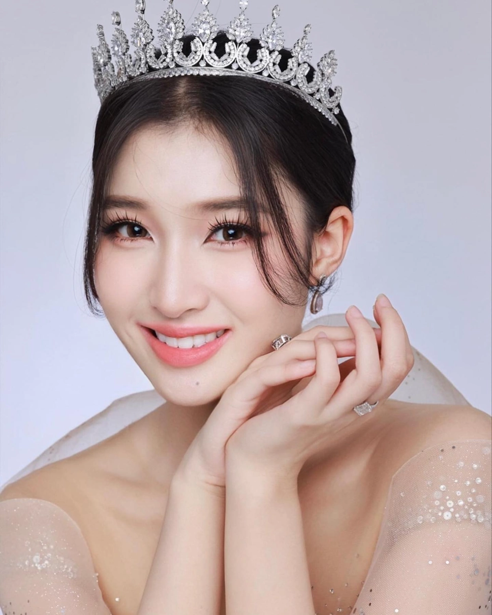 Ảnh gái xinh tóc ngắn đầy cá tính, trẻ trung và năng động
