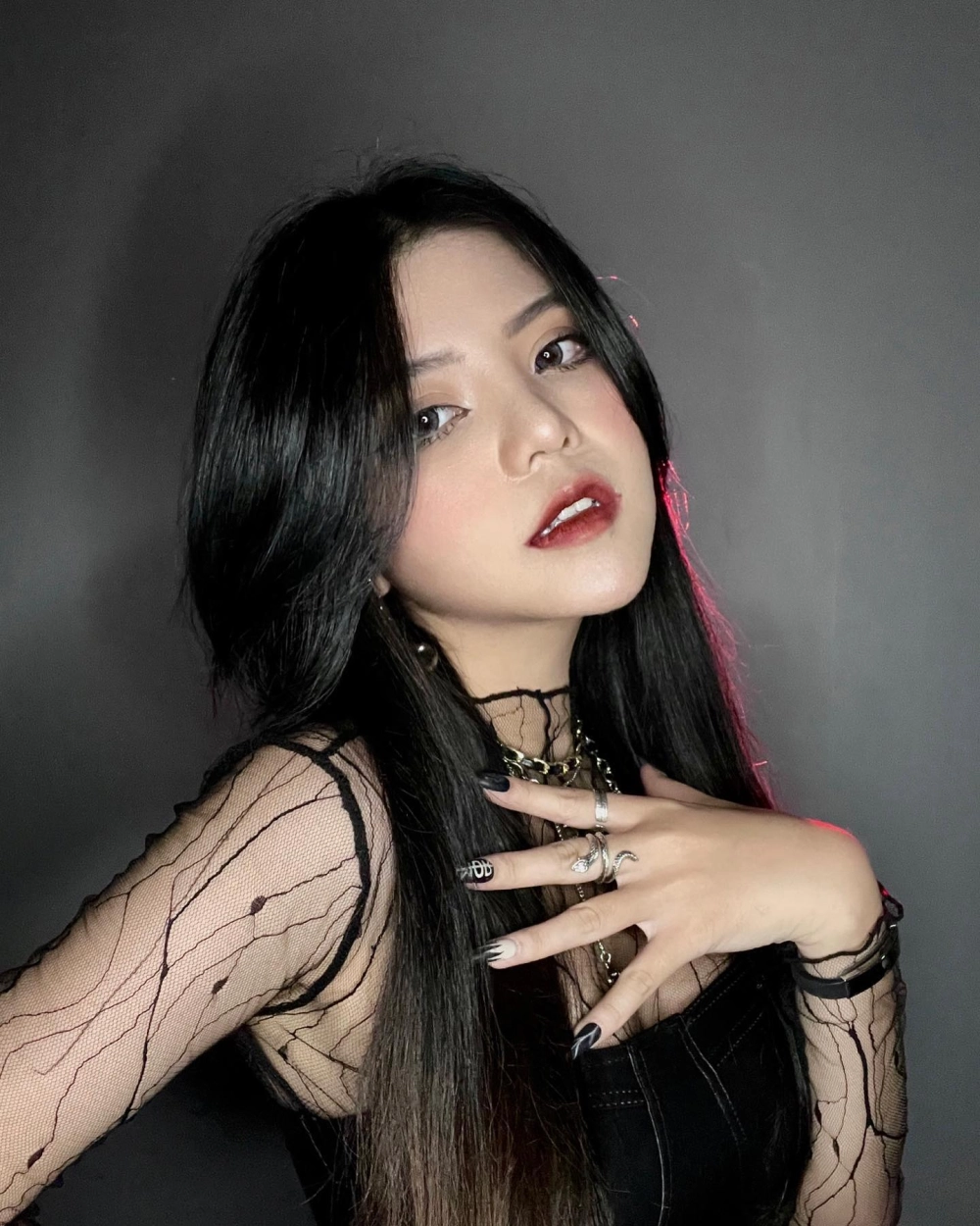 Avatar gái đẹp với góc nghiêng thần thánh