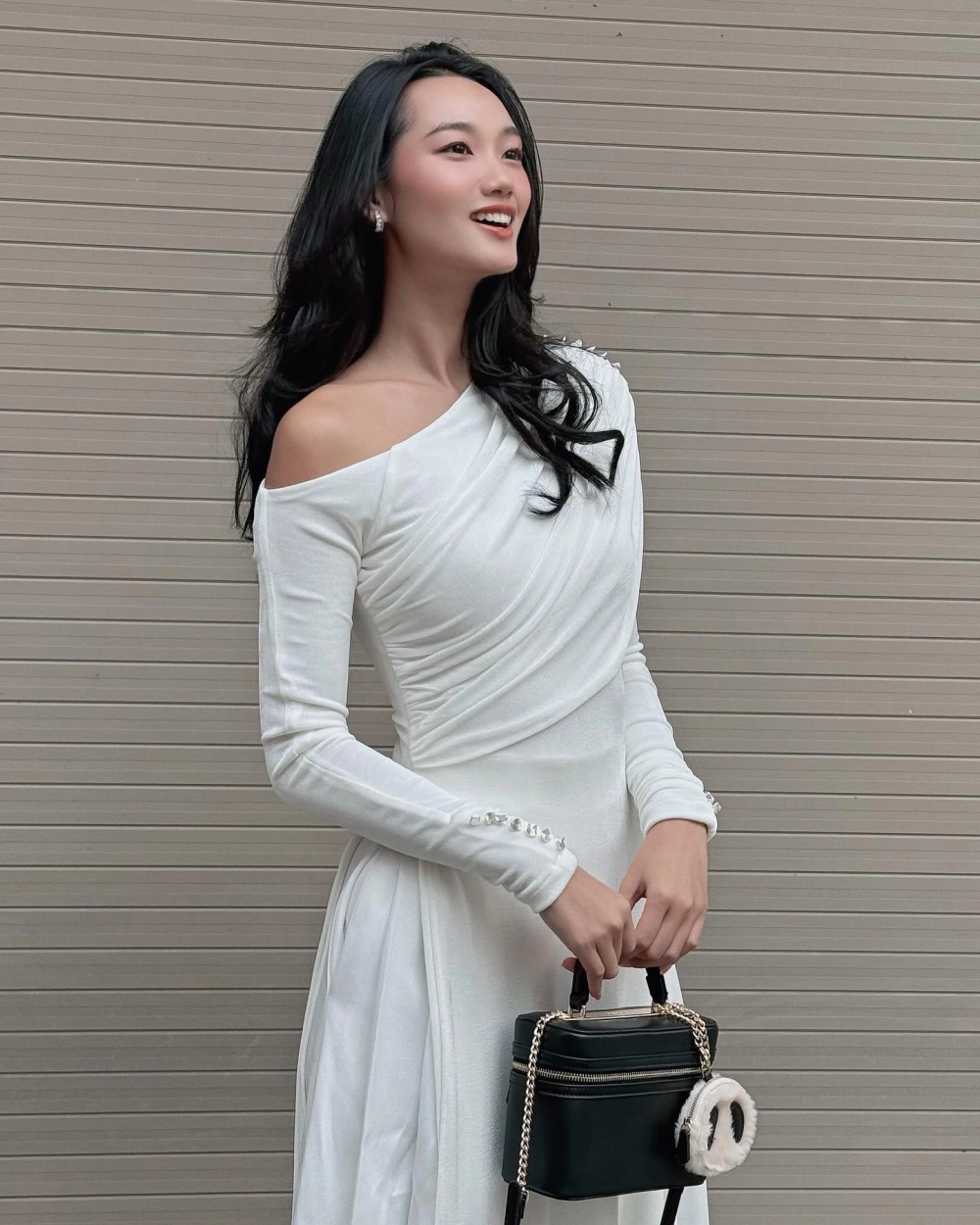 Ảnh bé gái xinh đẹp với đôi mắt thiên thần