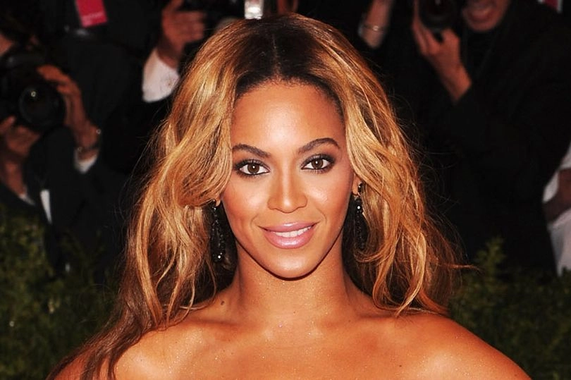 Beyoncé Pretty Hurts thông điệp sắc đẹp gây chấn động
