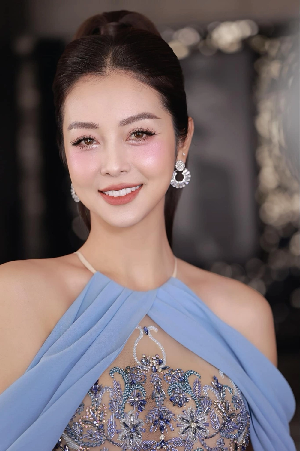 Con gái đẹp xinh và vẻ đẹp trong trẻo, rạng ngời