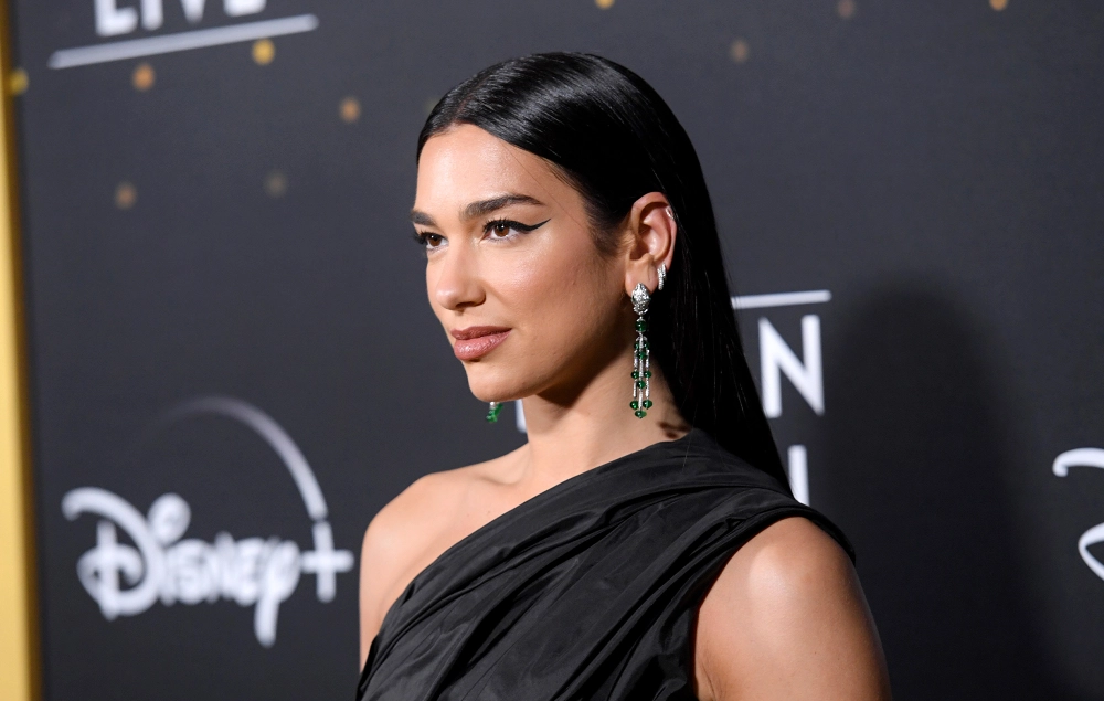 Dua Lipa song giai điệu gây nghiện lan tỏa toàn cầu
