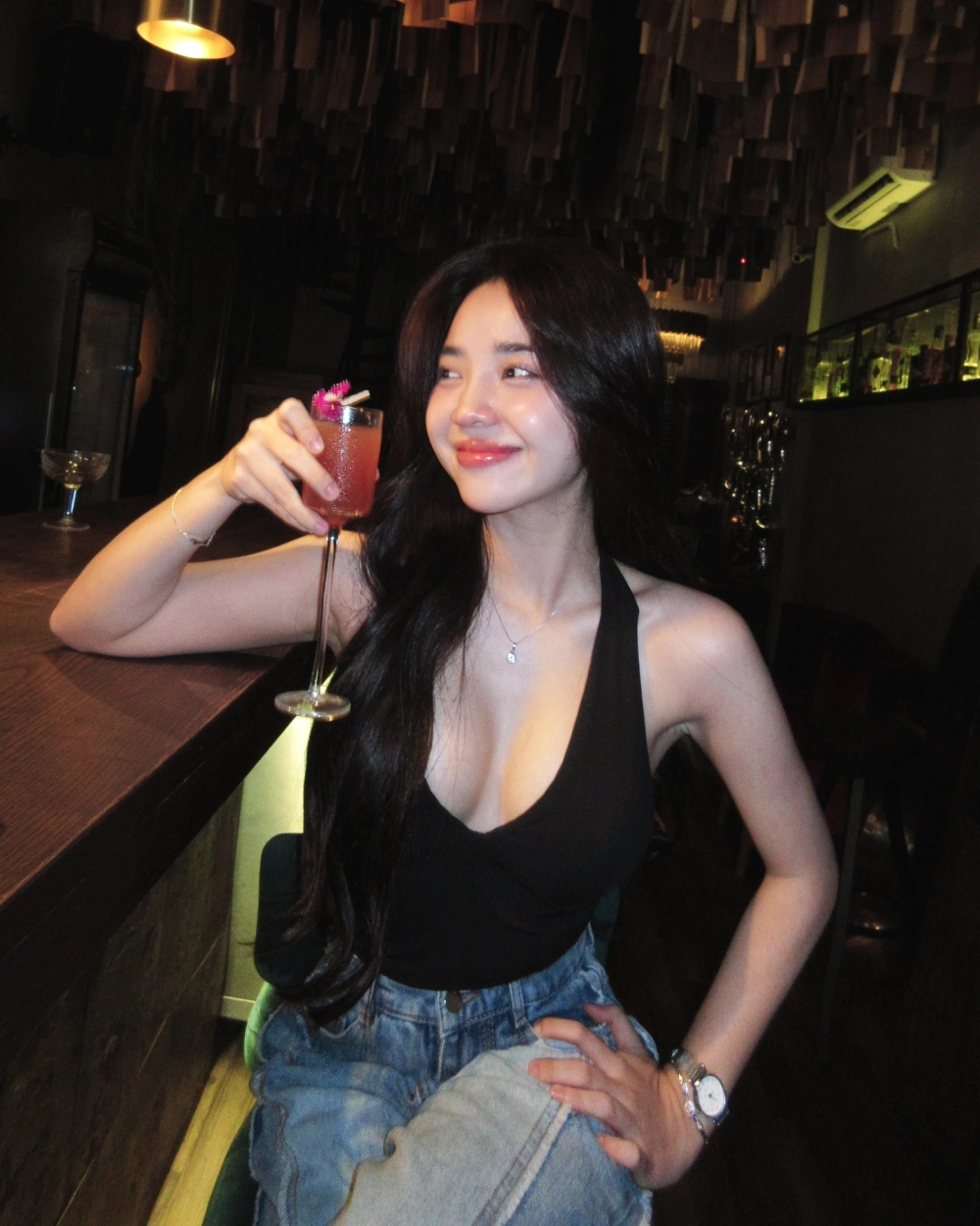 Em bé gái đáng yêu và nụ cười thiên thần rạng rỡ