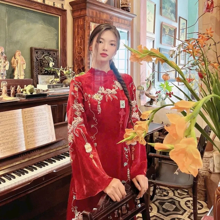 Gái xinh mặc áo dài sexy và nét quyến rũ, thu hút mọi ánh nhìn