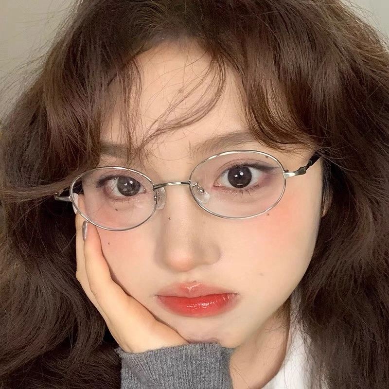 Ảnh gái xinh tóc ngắn đeo kính cute và vẻ đẹp kẹo ngọt đốn tim