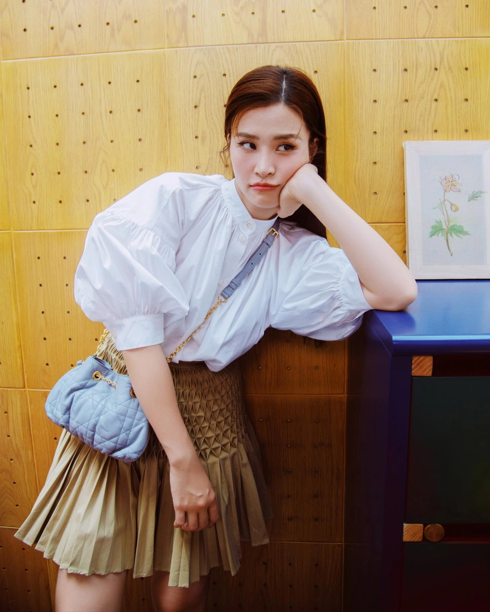 Hình ảnh con gái cute với đôi mắt to tròn, long lanh