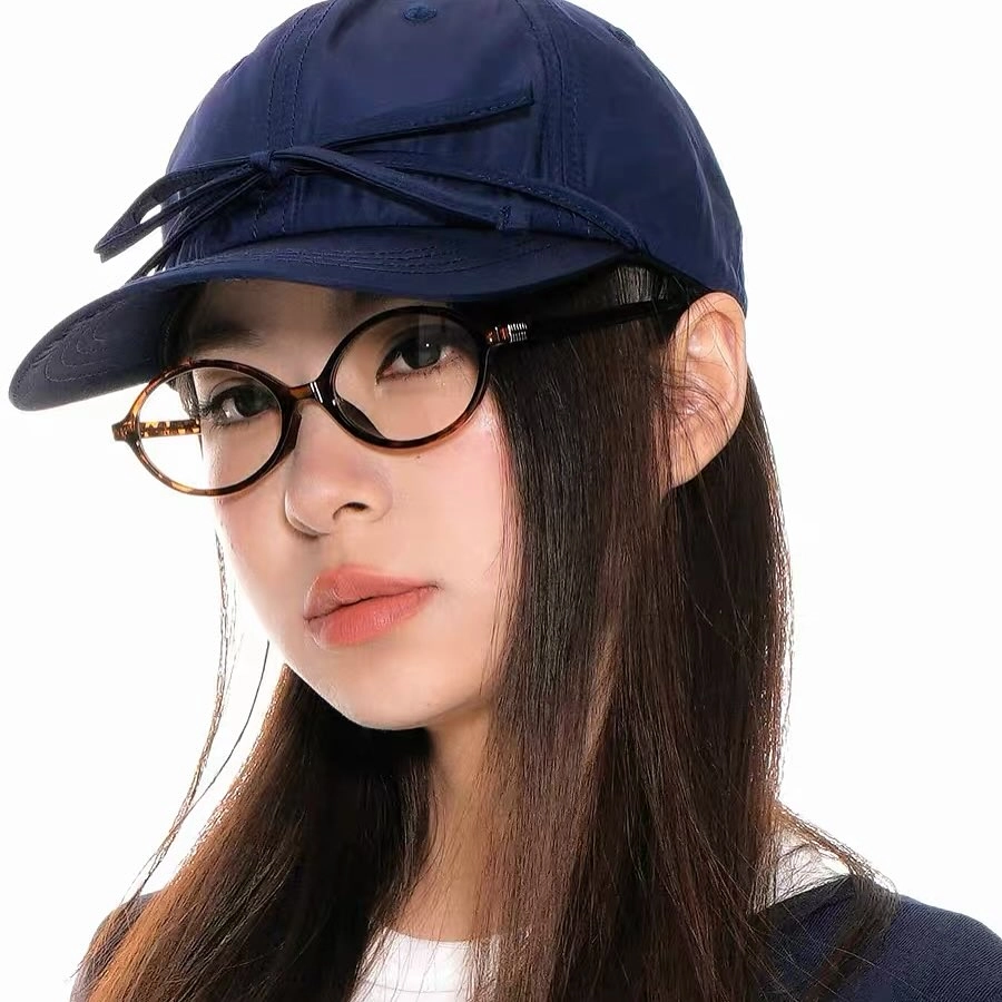 Gái xinh tóc dài đeo kính cute với vẻ đẹp kẹo ngọt đốn tim