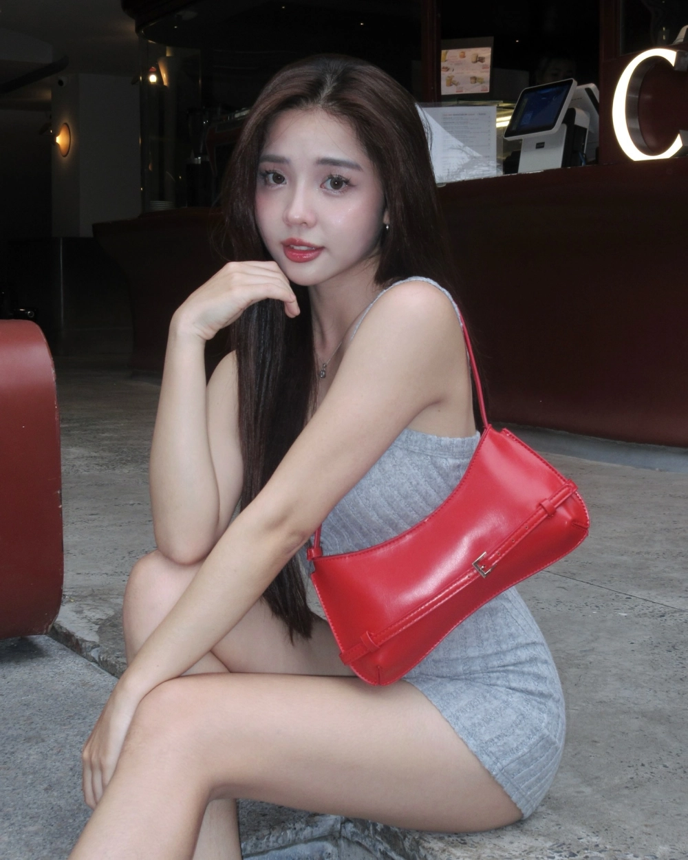 Gái xinh chân dài váy ngắn và tỷ lệ cơ thể hoàn hảo