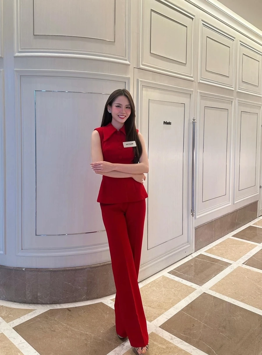 Hình ảnh bé gái dễ thương xinh đẹp và nụ cười rạng rỡ