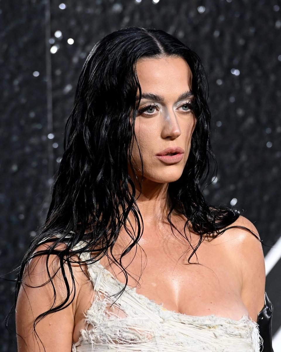 Roar Katy Perry ca khúc truyền cảm hứng mạnh mẽ
