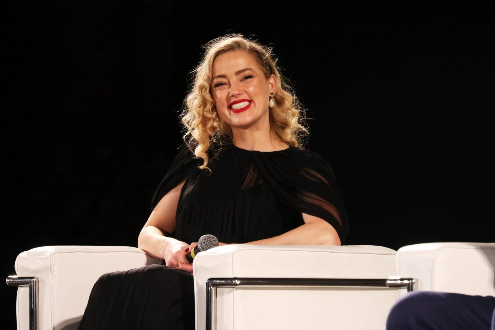 Amber Heard Elon Musk mối quan hệ làm truyền thông chấn động