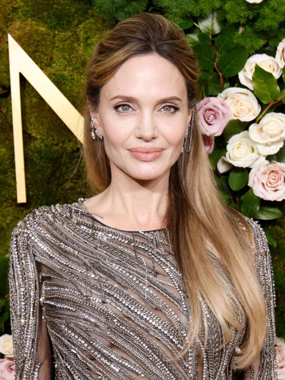 Angelina Jolie biểu tượng nhan sắc và tài năng Hollywood
