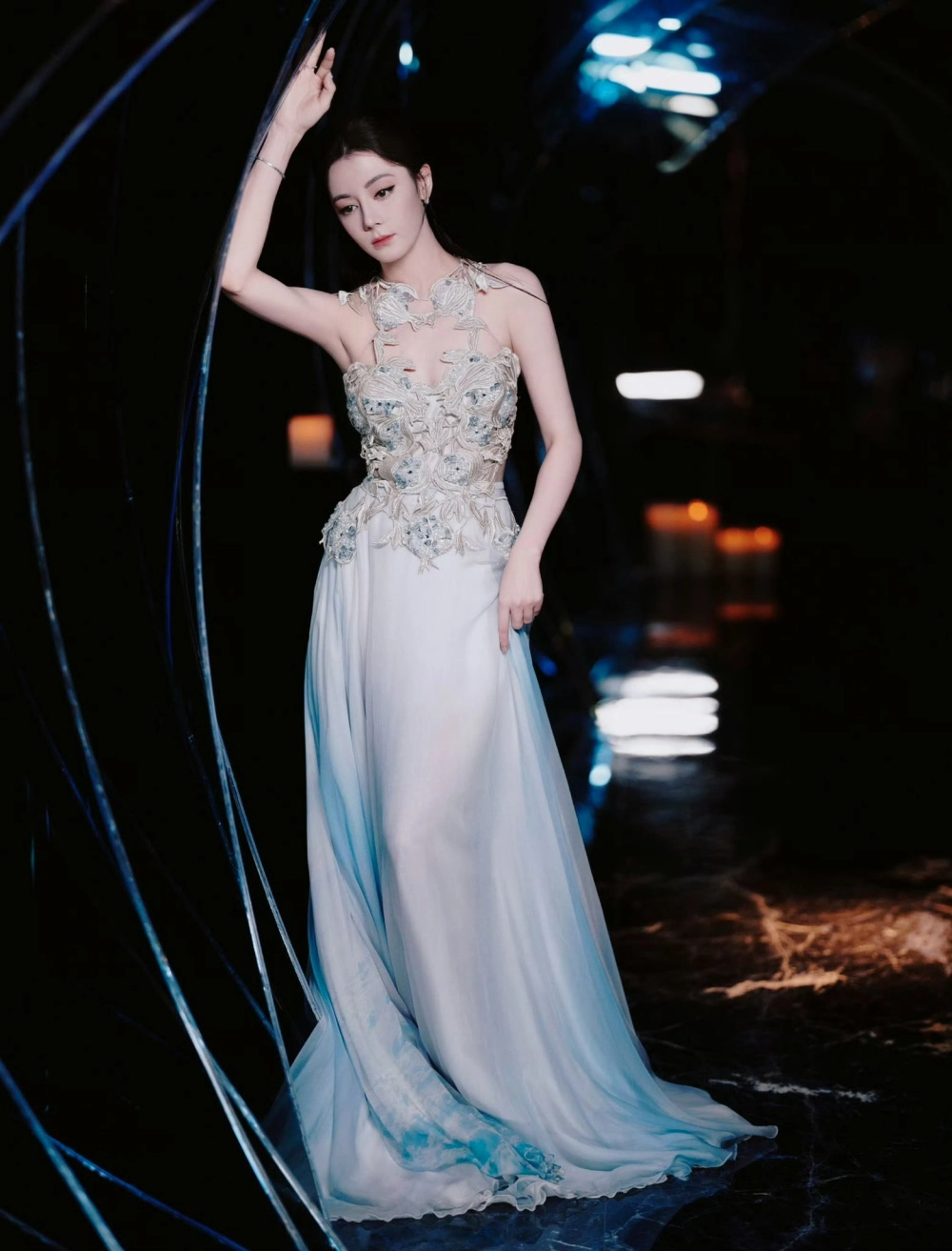 Hình gái Trung Quốc cười tươi và nụ cười tỏa nắng rạng rỡ