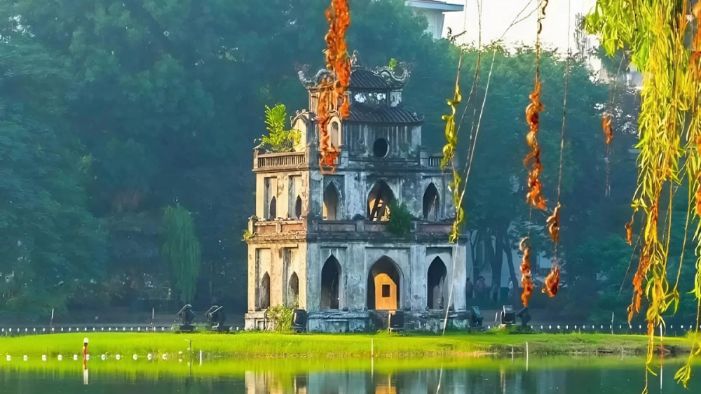 Ngắm hình ảnh hồ gươm về đêm lung linh ánh sáng đèn