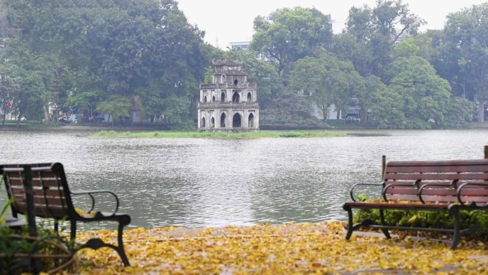 Thưởng thức Hồ Gươm mùa thu thơ mộng và yên bình