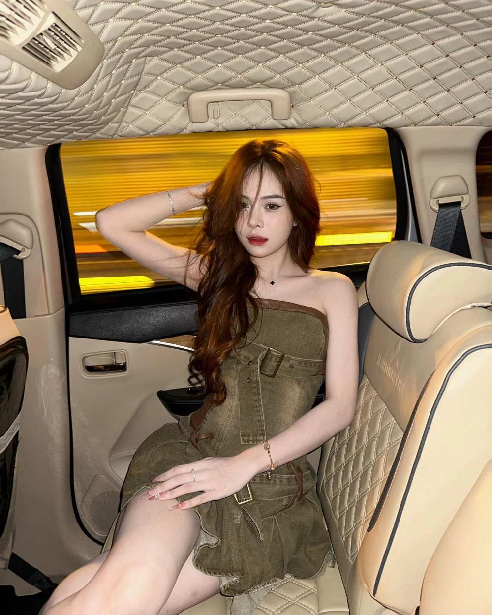 Ảnh avatar gái xinh và góc nghiêng thần thánh