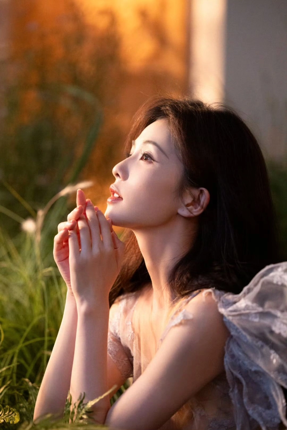 Bạch Lộc cười nụ cười tỏa nắng làm say lòng người hâm mộ