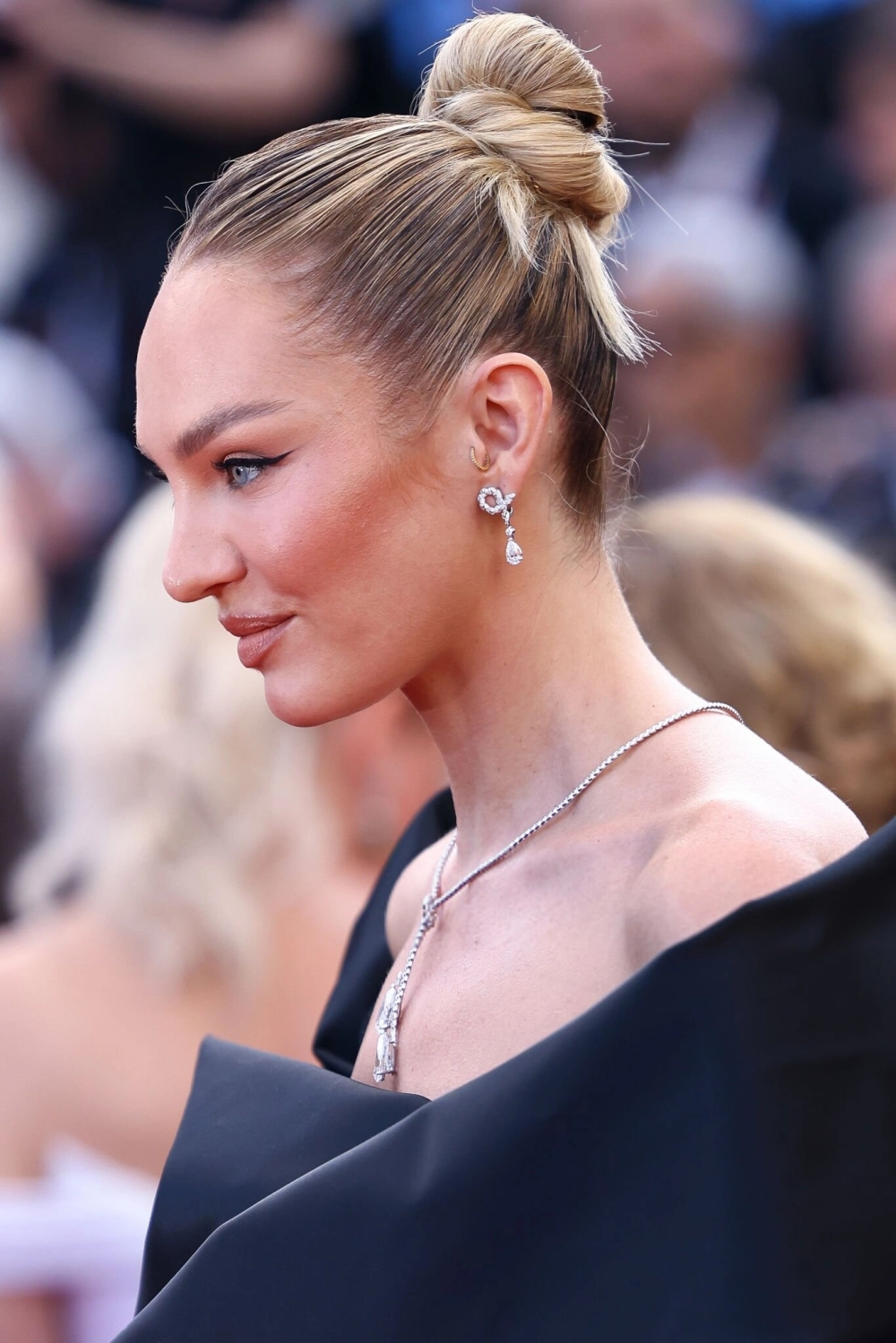 Candice Swanepoel diet chế độ ăn giữ dáng đáng học hỏi