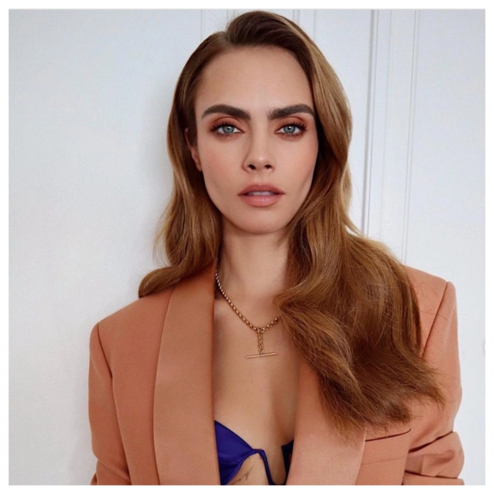 Cara Delevingne Victoria Secret sải bước ấn tượng trên sàn diễn