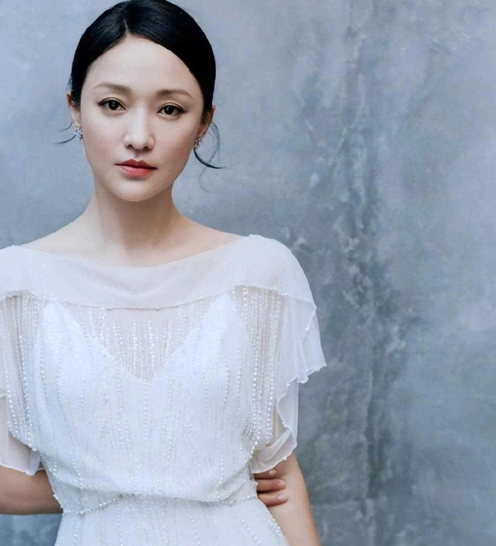 Châu Tấn cao bao nhiêu, cô cao khoảng 160cm với vóc dáng nhỏ nhắn