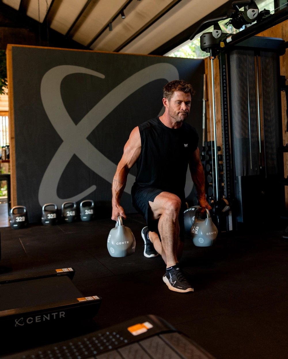 Chris Hemsworth net worth khối tài sản khổng lồ gây sốc