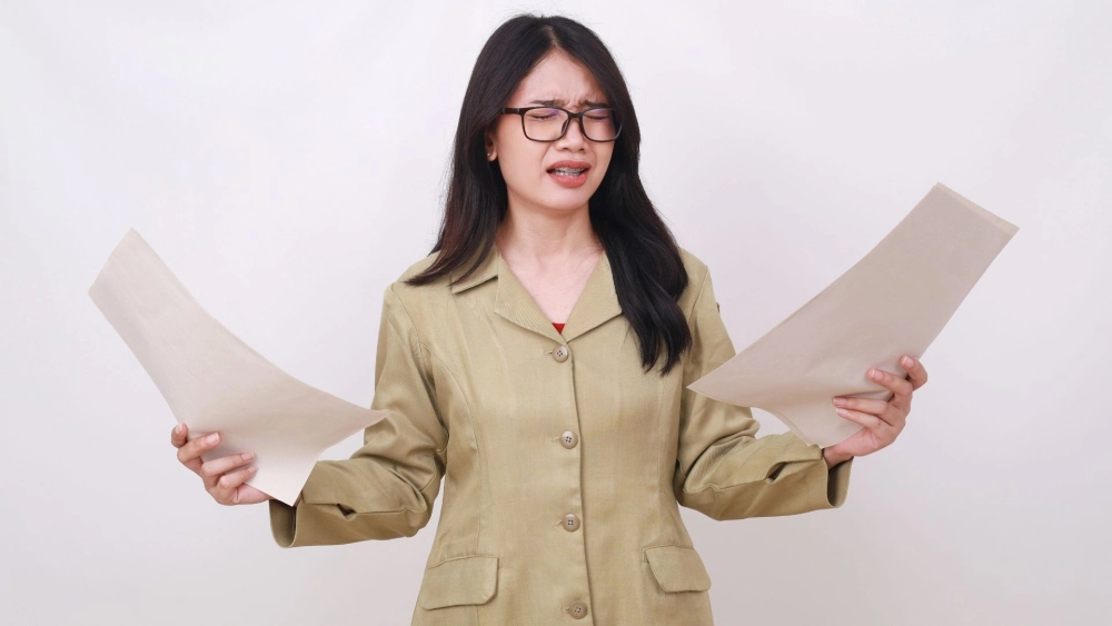 Cô gái buồn khóc ảnh buồn và những nỗi buồn sâu thẳm