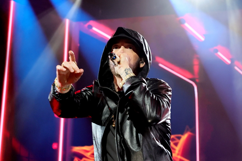 Superman Eminem bài hát gây tranh cãi đầy cảm xúc