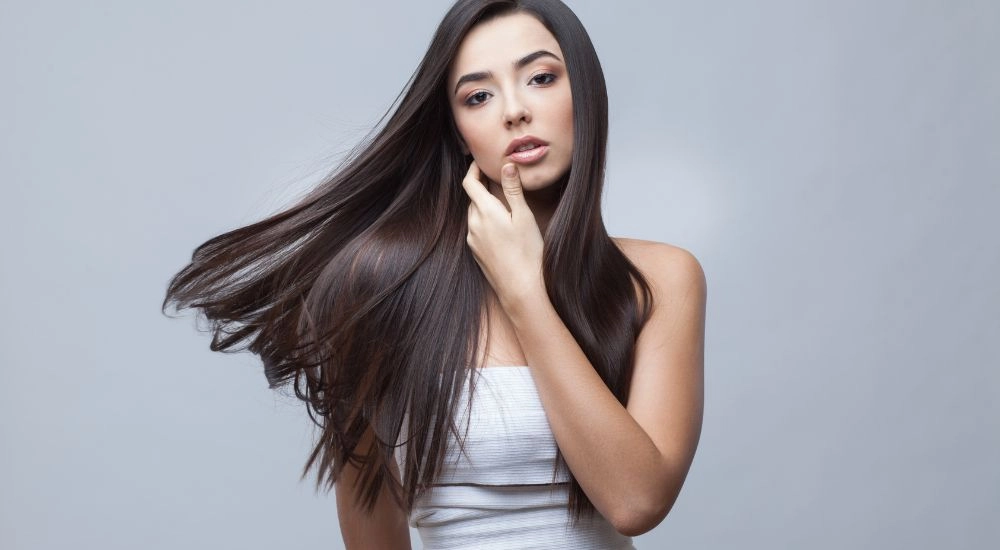 Gái đẹp tóc dài và suối tóc đen óng ả, mượt mà