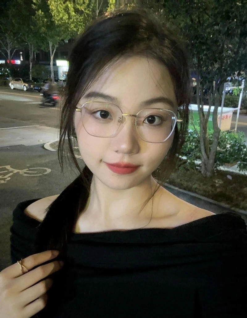Hình ảnh gái k7 đeo kính dễ thương nhất làm tan chảy mọi trái tim