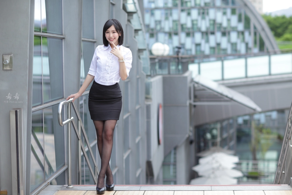 Gái xinh chân dài váy ngắn và tỷ lệ cơ thể hoàn hảo
