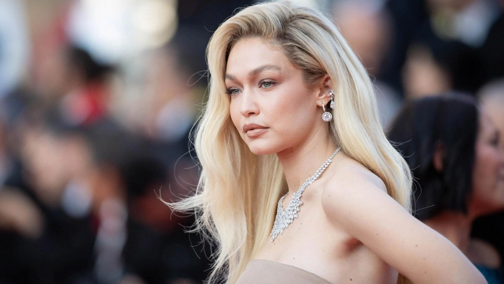 Model Gigi Hadid khẳng định đẳng cấp siêu mẫu quốc tế