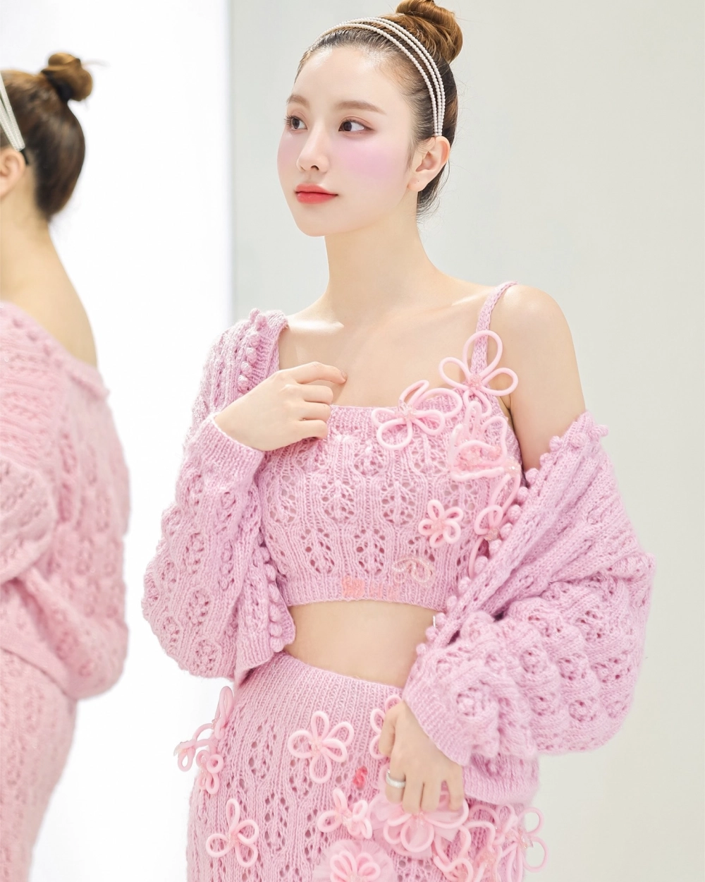 Ảnh con gái cute dễ thương và vẻ đẹp trong veo như nắng sớm