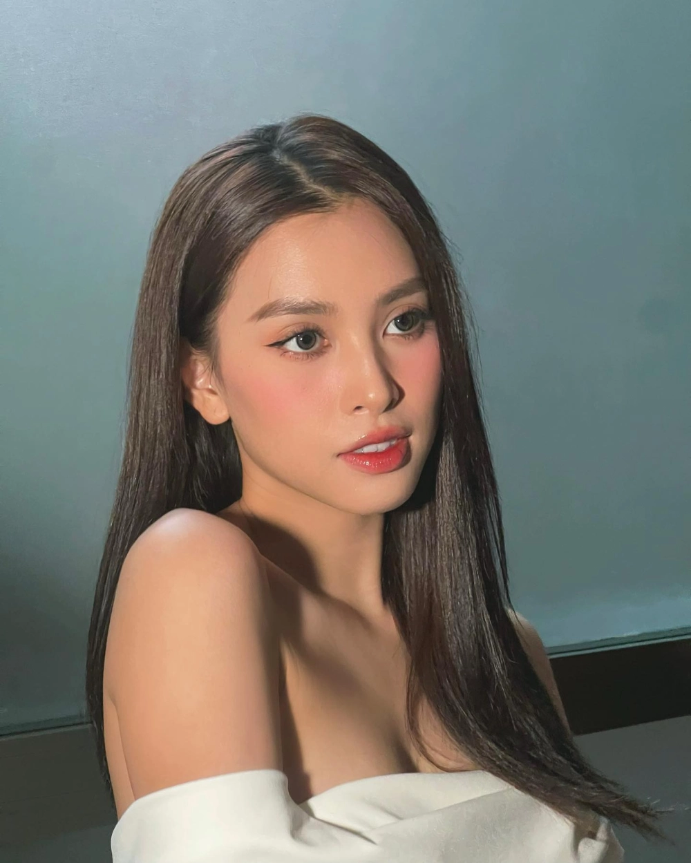 Hình nền gái xinh dễ thương cho điện thoại với phong cách kẹo ngọt