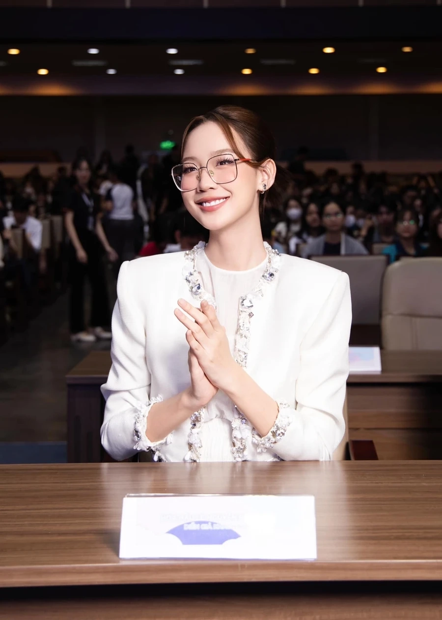Hình nền gái xinh đẹp 4k cho máy tính của bạn thêm ấn tượng