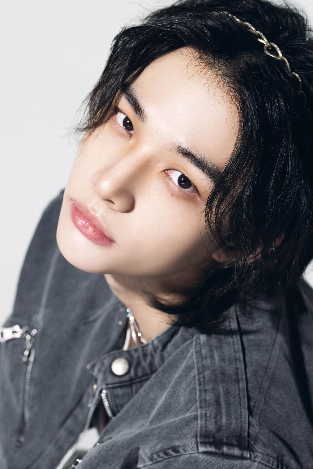 Hyunjin Stray Kids Show Music Core gây sốt với màn trình diễn