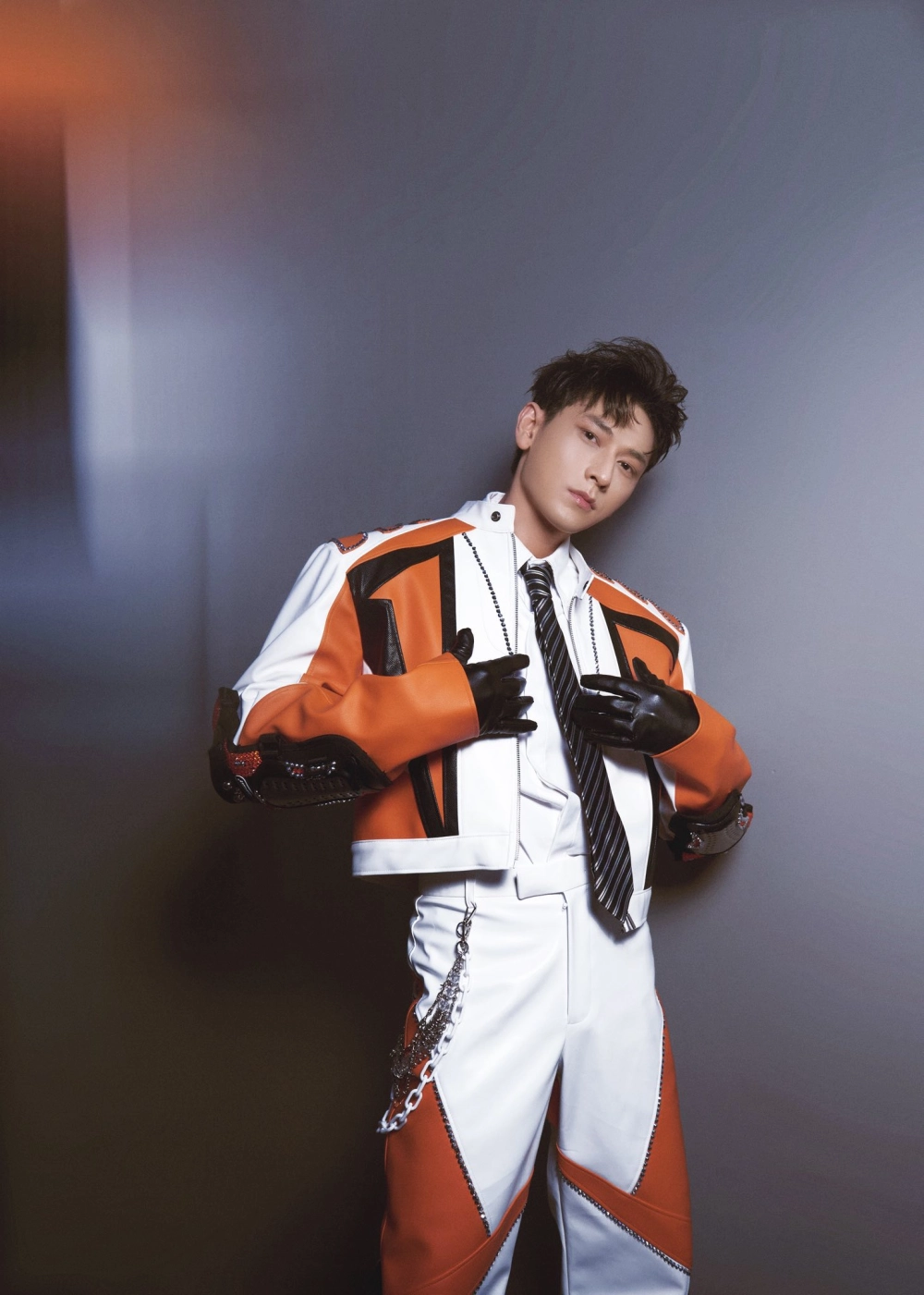 Isaac tên thật là Phạm Lưu Tuấn Tài, nghệ danh độc đáo