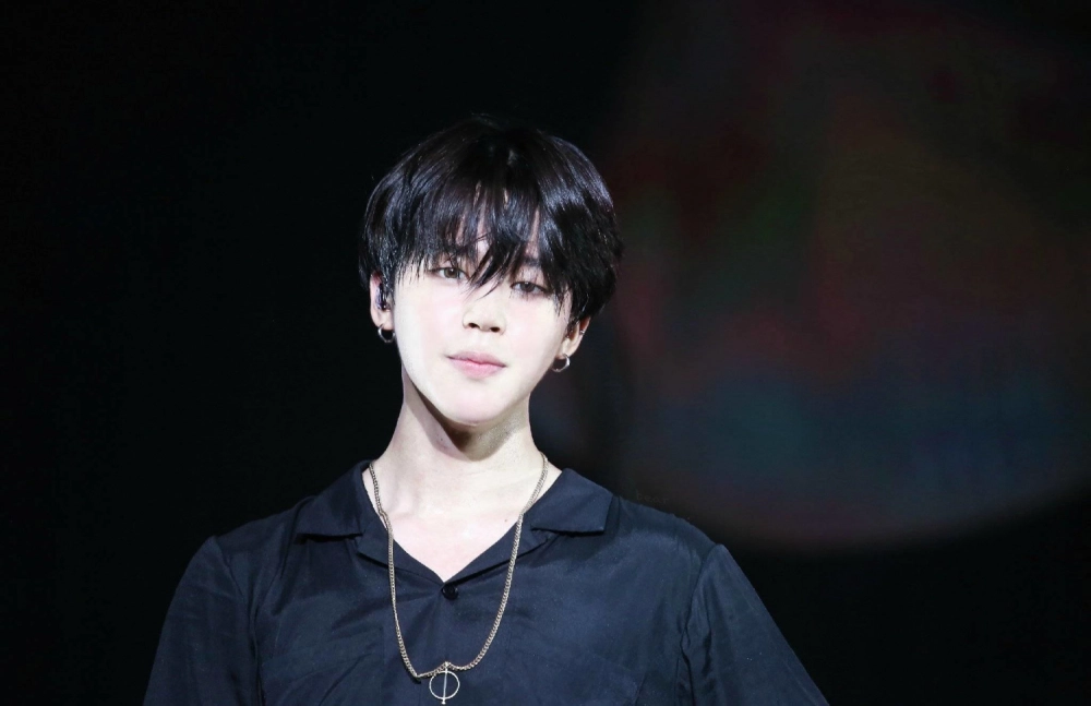 Jimin cười nụ cười rạng rỡ làm tan chảy triệu trái tim
