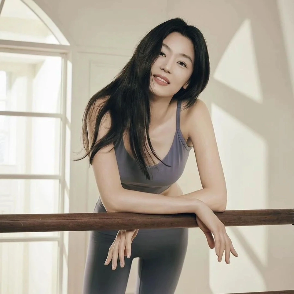 Mợ chảnh Jun Ji Hyun phong thái kiêu sa đầy cuốn hút