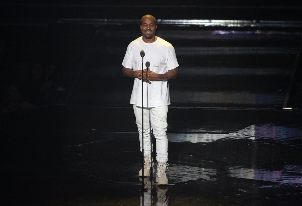 Kanye West biểu tượng âm nhạc và thời trang toàn cầu