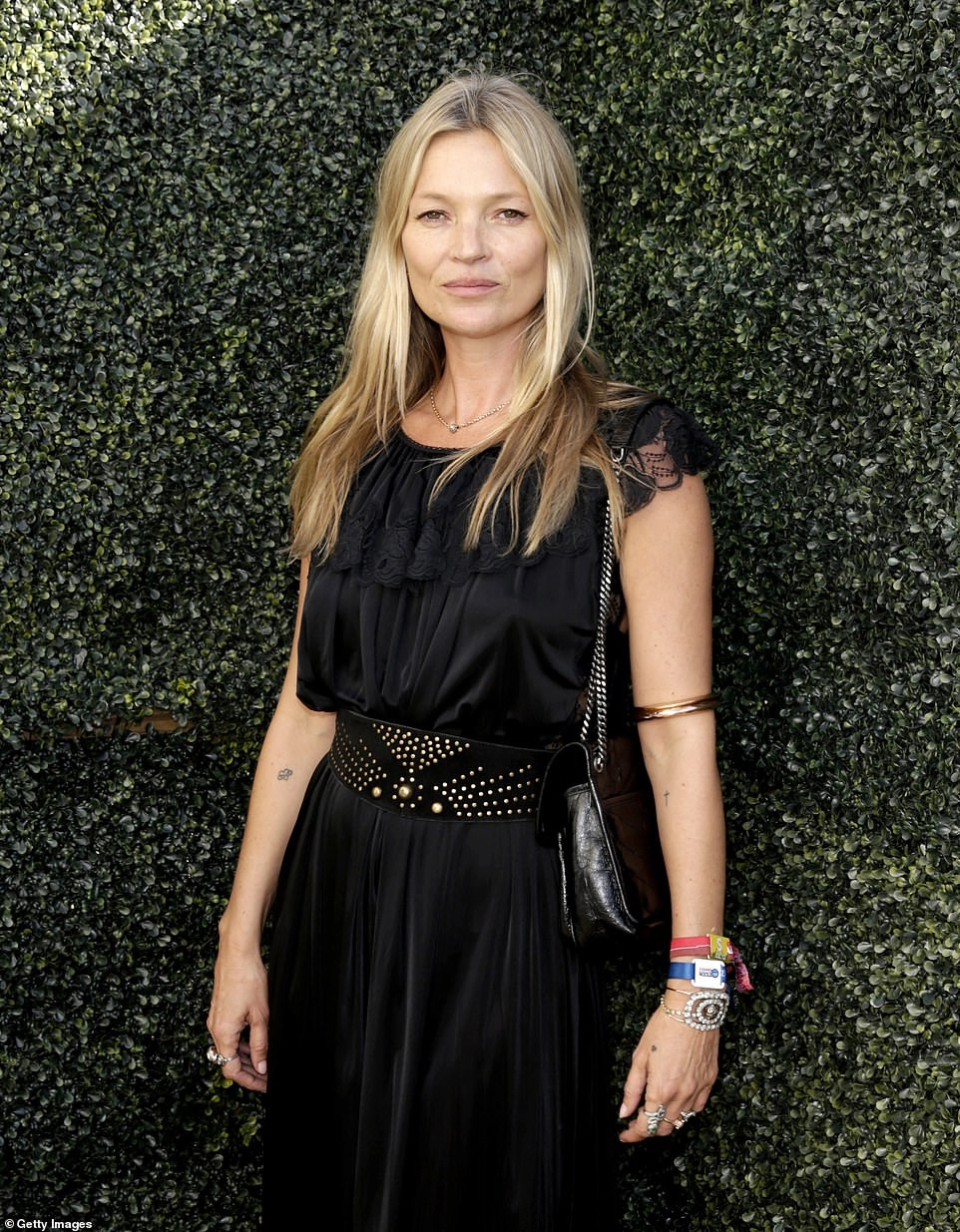 Kate Moss height hé lộ tỷ lệ cơ thể chuẩn mực