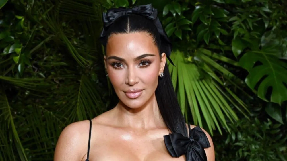 Kim Kardashian luôn dẫn đầu xu hướng thời trang