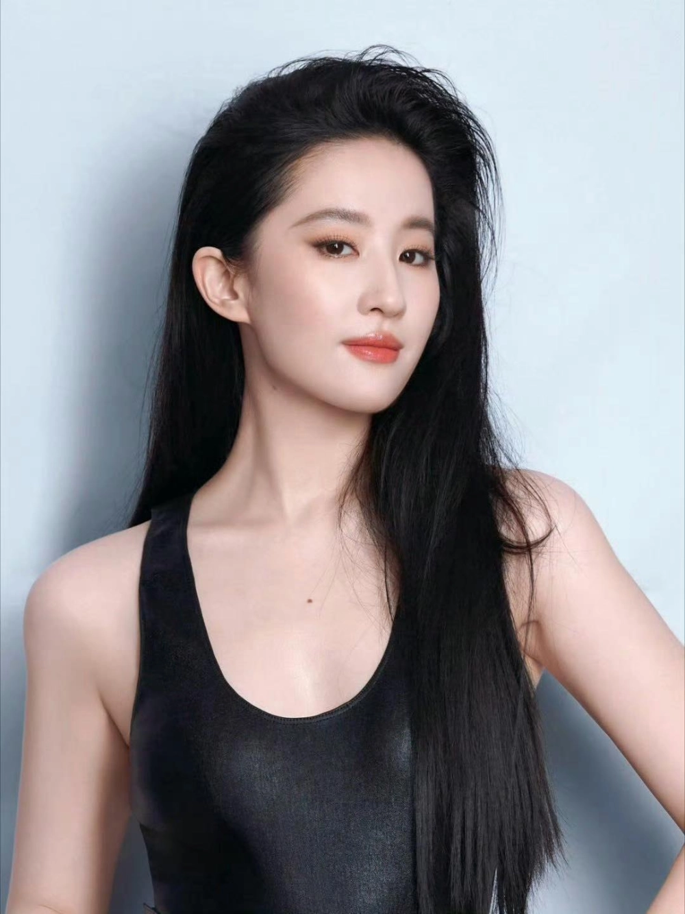 Lưu Diệc Phi cười và những khoảnh khắc đời thường đáng nhớ