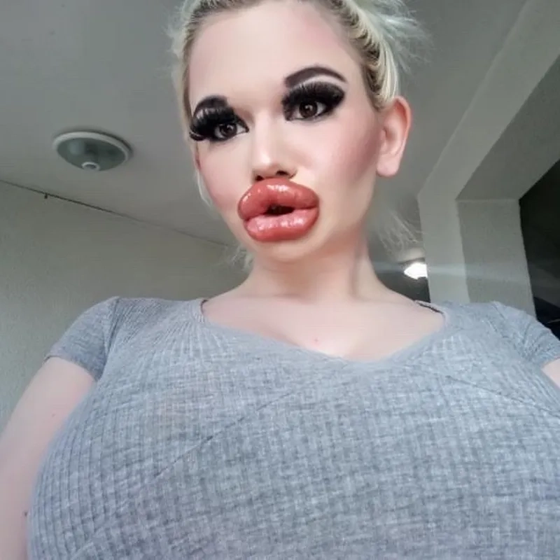 Tìm về meme chu mỏ funny