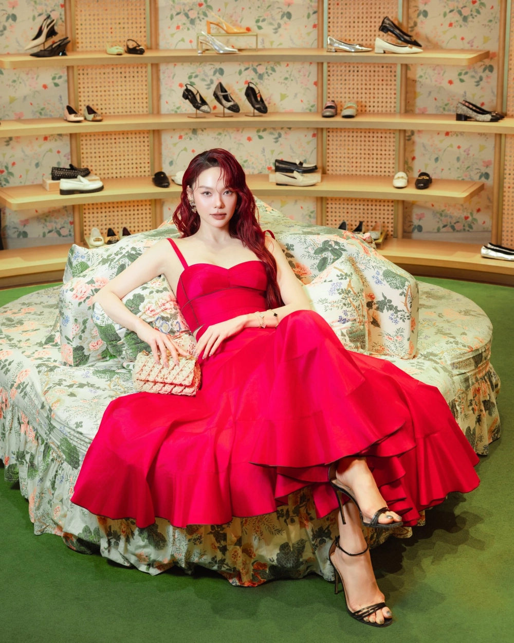 Minh Hằng phim thể hiện khả năng diễn xuất linh hoạt và cuốn hút