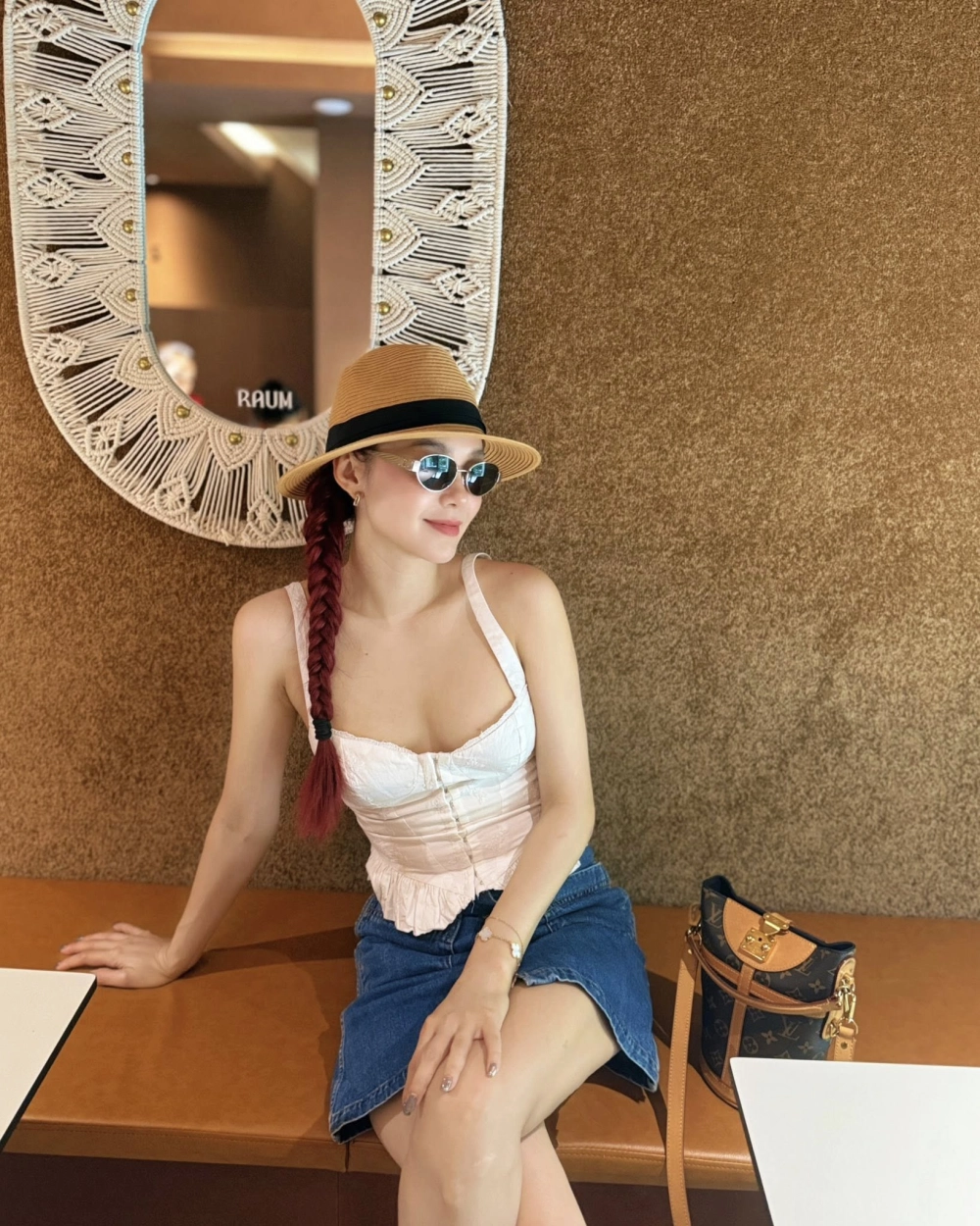 Album Minh Hằng mang phong cách trẻ trung và cảm xúc