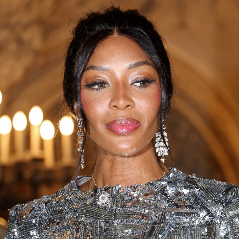 Naomi Campbell âge thông tin tuổi đời chính xác
