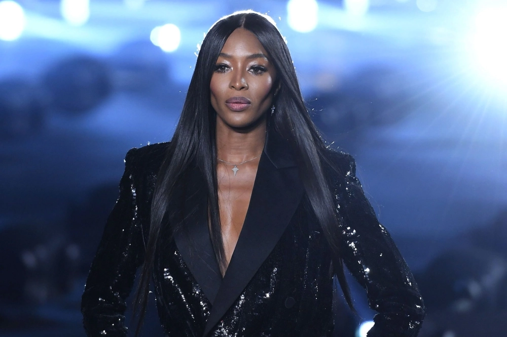 Âge Naomi Campbell gây tò mò với sắc vóc vượt thời