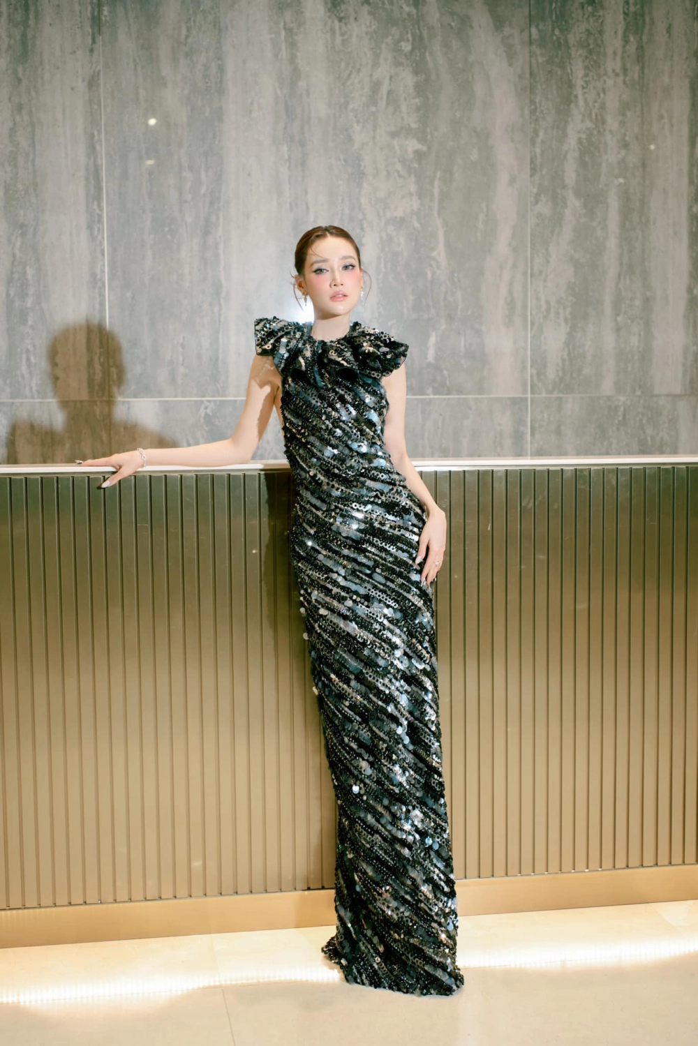 Nhã Phương cao 1m65 với vóc dáng thanh mảnh