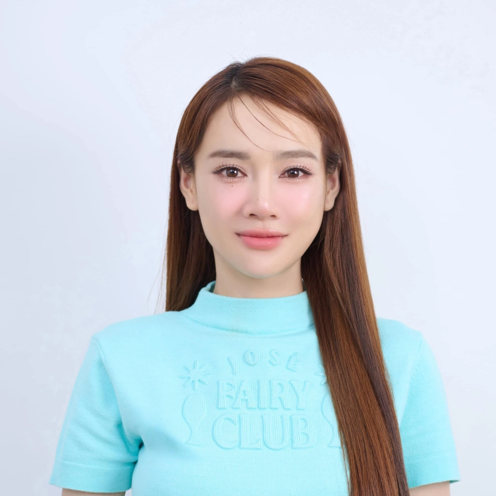 Nhã Phương livestream chia sẻ bí quyết làm đẹp